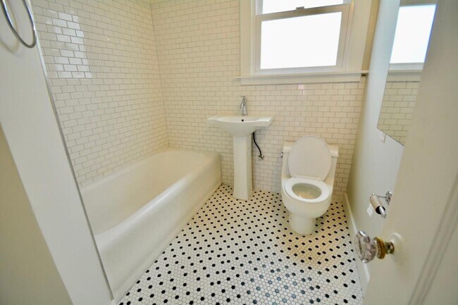 Building Photo - Beautifully Restored, Historic 3 BR + Bonus Room | 1 BA home in the Parkside/Sunset District