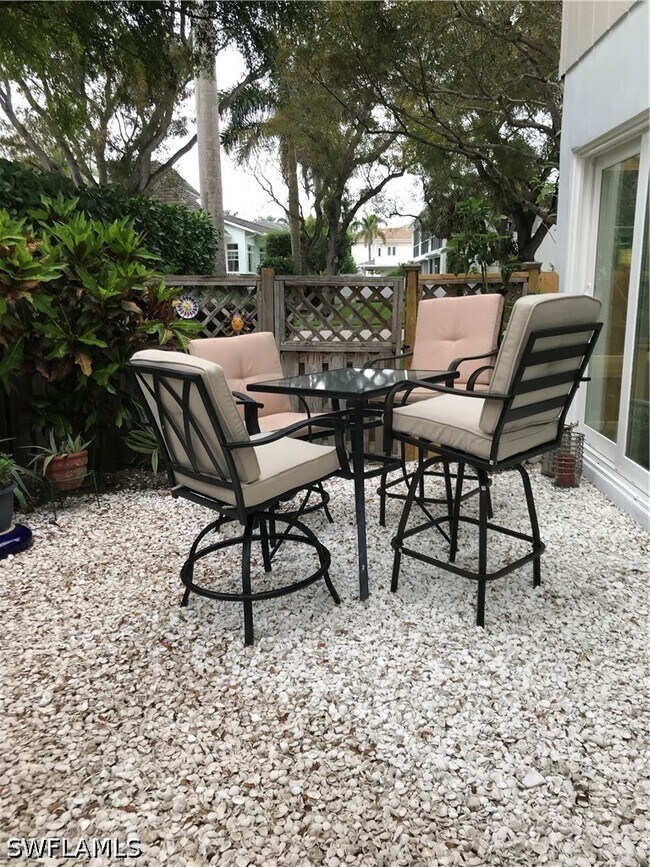 Building Photo - 302 2nd St S