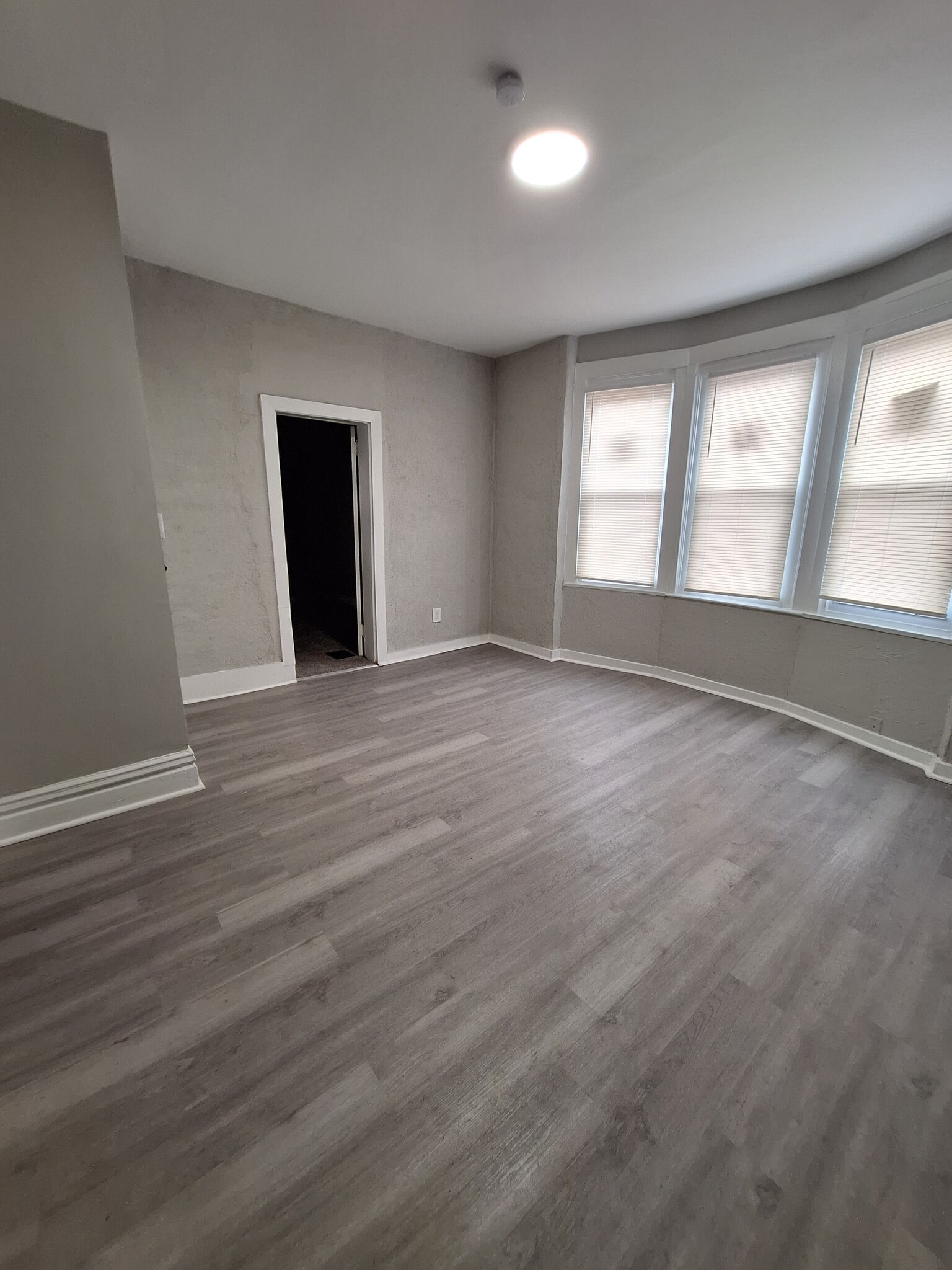 Building Photo - 307 S Park St