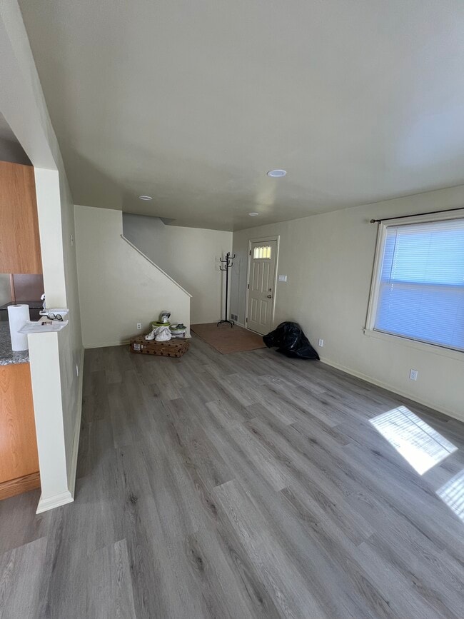 Building Photo - 1517 Catalina Ave