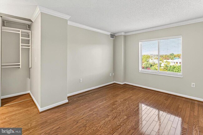 Building Photo - 2151 Jamieson Ave