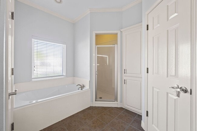 Building Photo - Spacious 3-Bedroom, 2.5 Bathroom Home in Woods Creek - Prime Bentonville Location