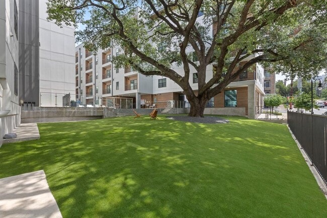 Building Photo - 2500 Longview St