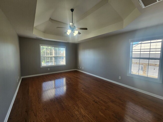 Building Photo - $2500 - 5 Bedrooms 3 Baths + Bonus Room