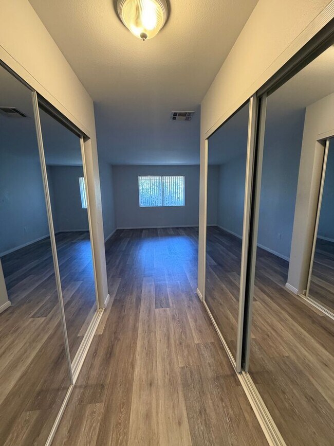 Building Photo - 4618 Collwood Ln