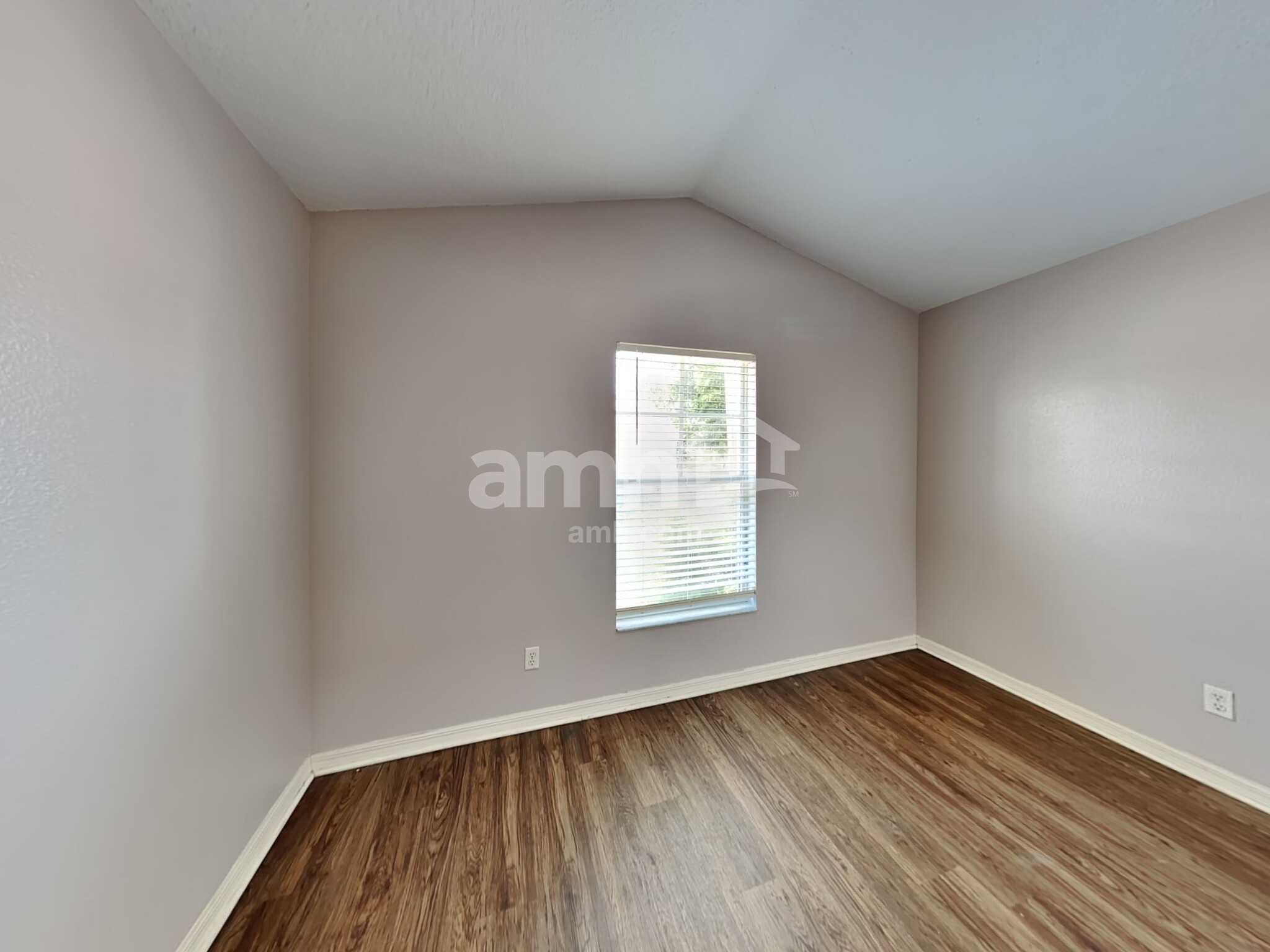 Building Photo - 204 Silver Palms Cir