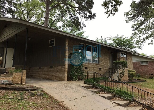 Building Photo - 6 Broadmoor Dr