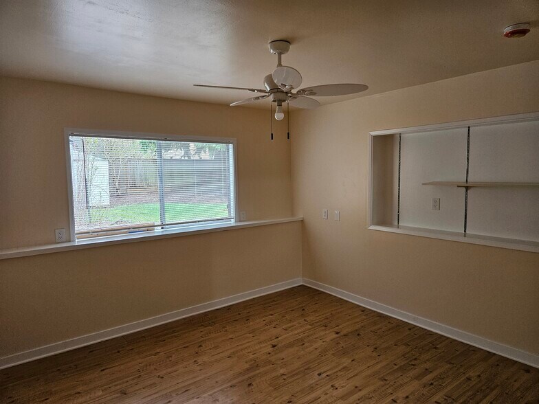 Downstairs bedroom - 10011 33rd Ave SE