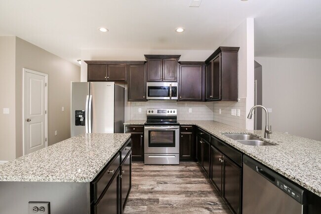 Building Photo - 6113 Watsonia Dr