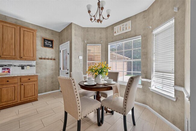 Building Photo - 6415 Adobe Trails Dr