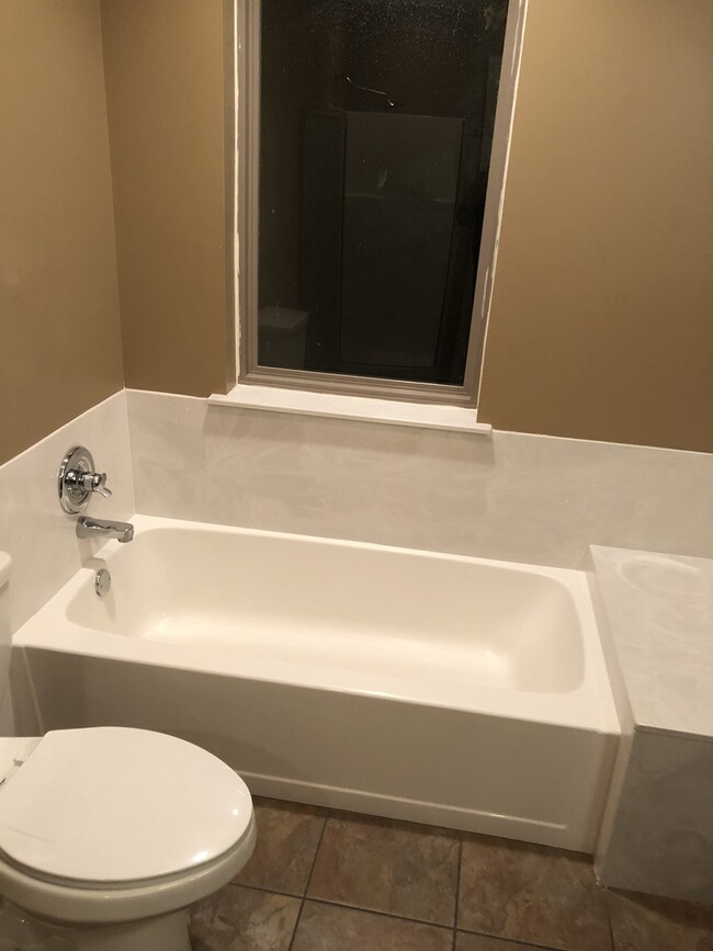 Building Photo - Updated Florence Park South Bungalow! 2 Be...