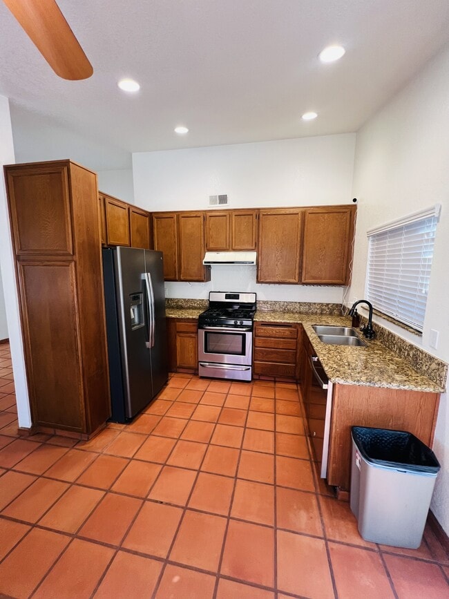 Building Photo - 15721 Shadow Mountain Ln