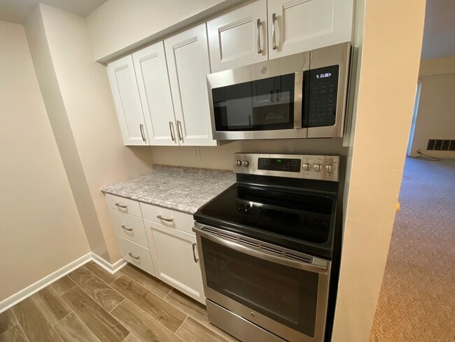 Building Photo - Cozy 1 Bedroom in a Quiet Building in Emsworth!