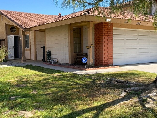 Building Photo - 128 Elmtree Dr