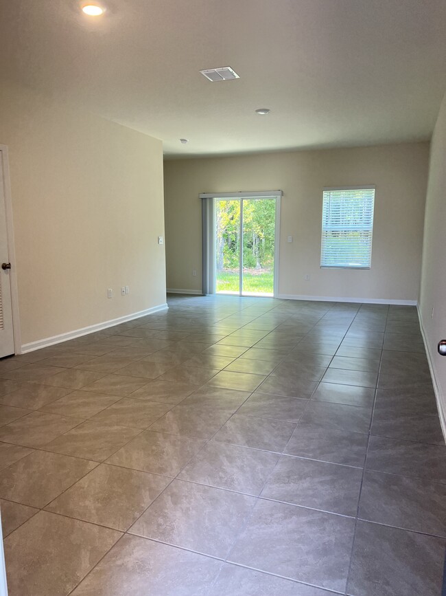 Building Photo - 221 Talulla Trl