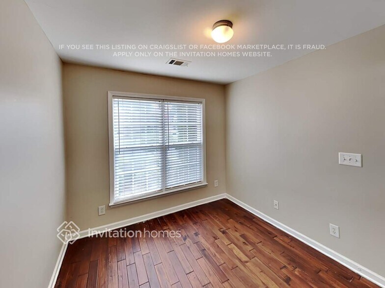 Building Photo - 320 Balaban Cir