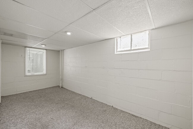 Building Photo - Cozy 3-Bedroom Ranch with Garage in Charming Old Towne Bellevue