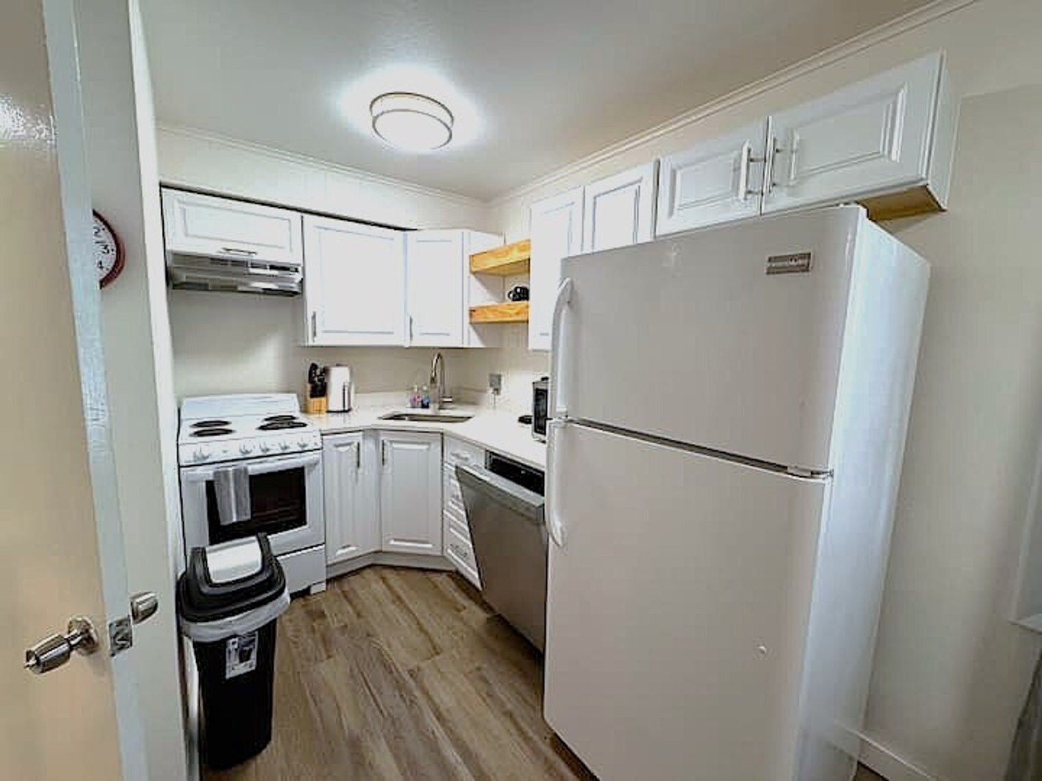 Building Photo - 802 S Elm St