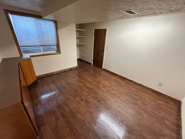 Building Photo - Charming 4 Bed, 1 Bath Home in Spokane Val...