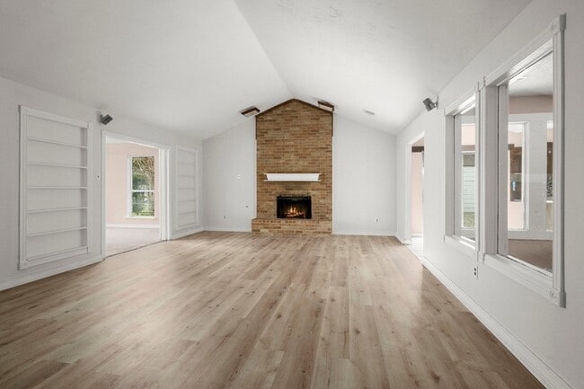 Building Photo - 706 Shenandoah Dr