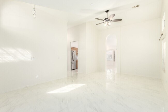 Building Photo - 1225 E Artesian Way