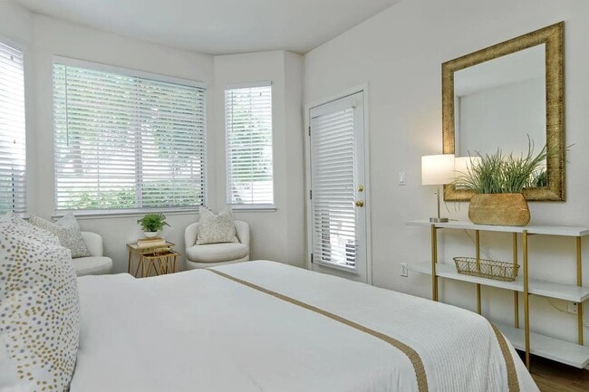 Primary Photo - 5947 Lake Hennessy Ct