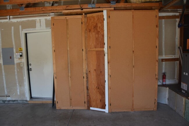Building Photo - Hillcrest area 2 bedroom, 2 bath with 2 ca...