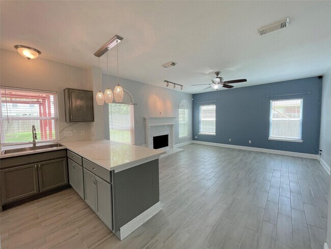 Building Photo - 8919 Diamond Lake Ln