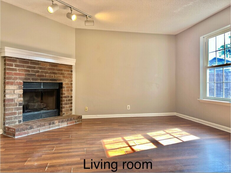Building Photo - 723 Mercer Dr