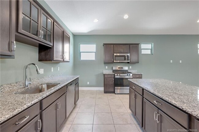 Building Photo - 4982 SE Railway Ave