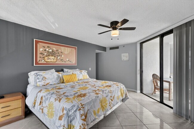 Building Photo - 9650 S Ocean Dr
