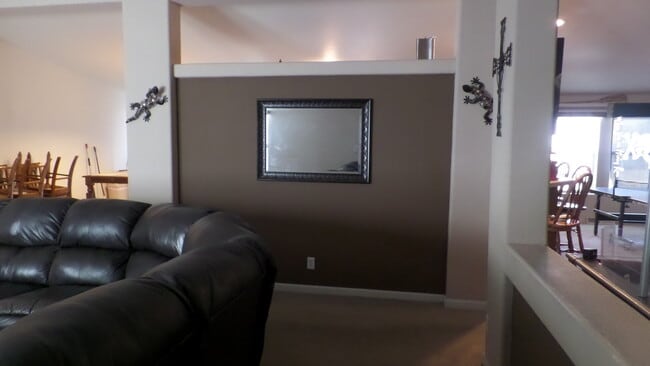 Building Photo - WINTER RENTAL -- 3 Bedroom 2 Bath Home