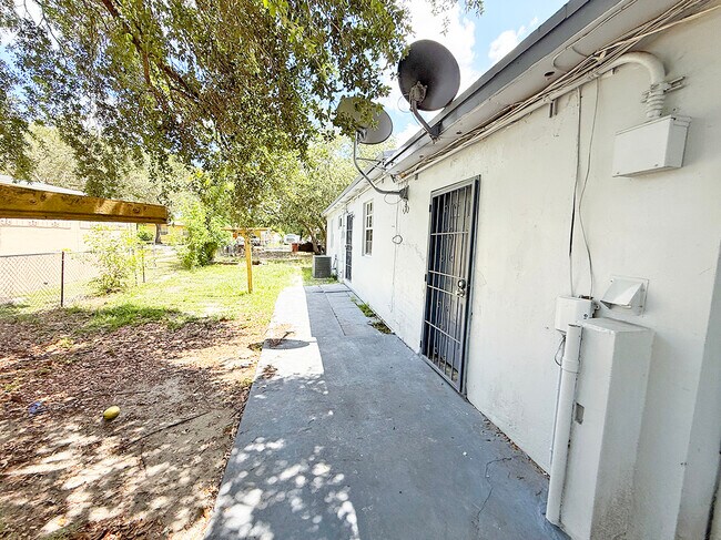 Building Photo - 13325 NW 17th Ave