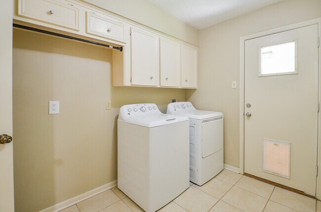 Building Photo - 2554 Hodges Bend Cir