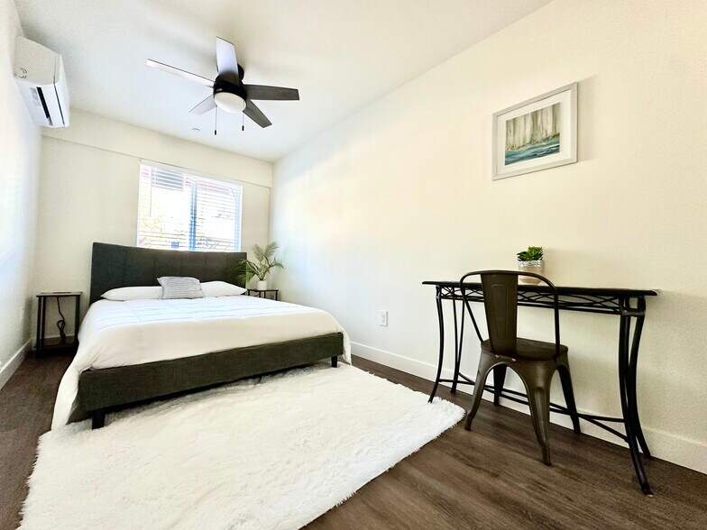 Queen Bed and Small Computer Desk. - 3916 E 2nd St