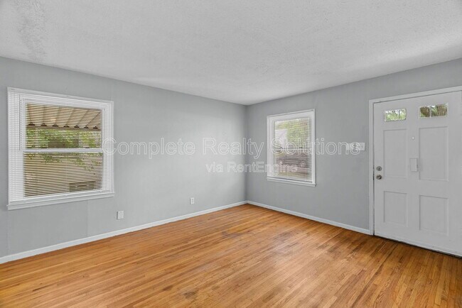 Building Photo - 416 Lanark Rd