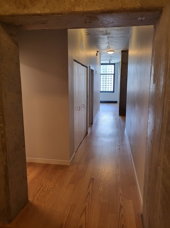 Building Photo - 235 W Van Buren St