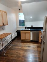 Building Photo - 429 Elm St W