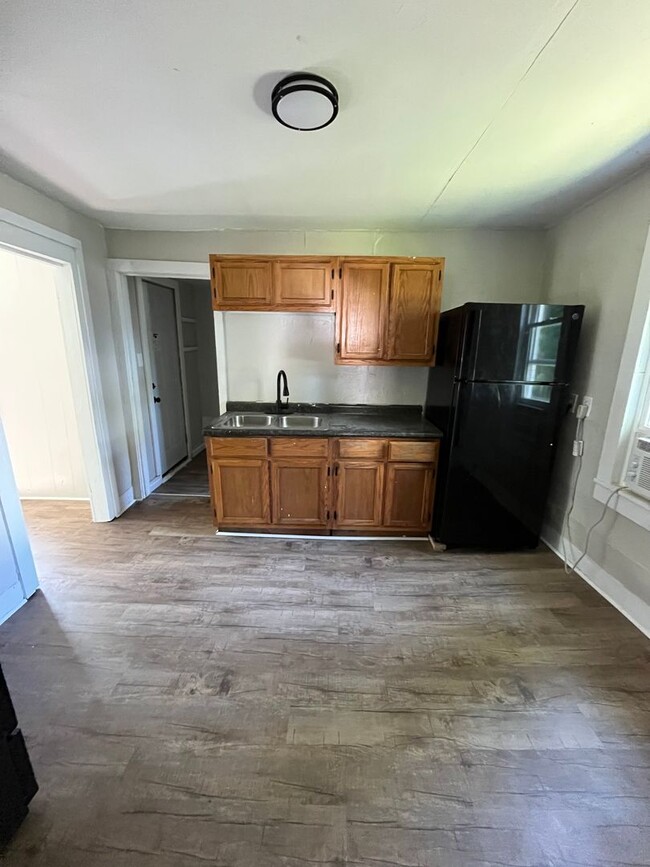 Building Photo - Available now! – 2 Bed / 1 Bath Home in Nevada, MO