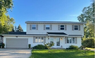 Building Photo - 1389 W Hiawatha Dr