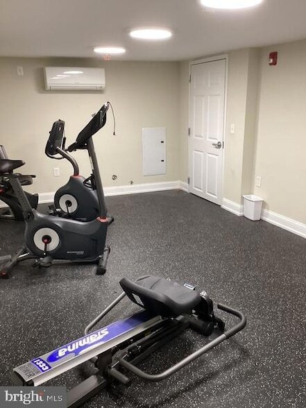 Building Photo - 505 Cooper St