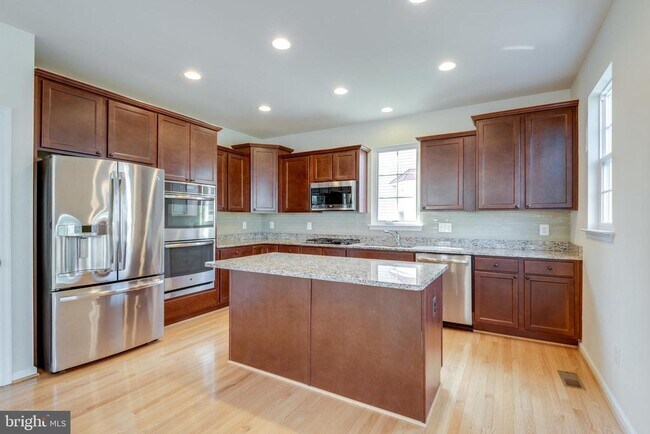 Building Photo - 10424 Goldenrod Dr