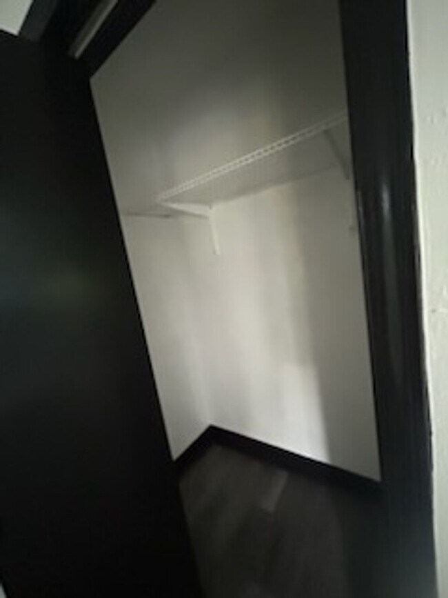 Building Photo - Newly Update 3 bedroom 1 bath house for re...