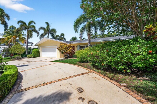 Building Photo - 728 Waterway Dr