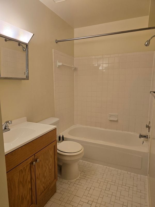 Building Photo - 800 Thomas Ct