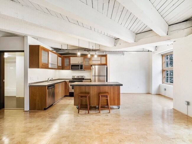 Building Photo - Marshall Wells - North facing Pearl District Loft w/parking/storage/ac