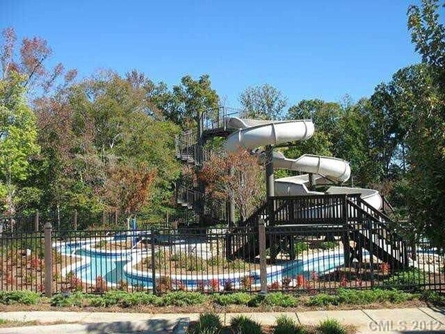 Building Photo - Beautiful move-in ready located in the Mil...