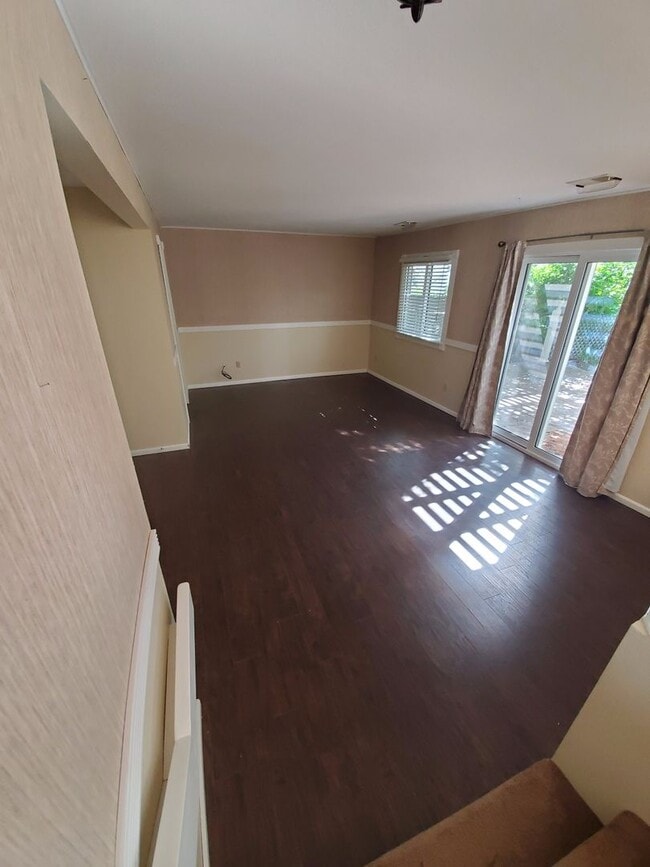 Building Photo - PET FRIENDLY, 4 BEDROOM, 2.5 BATH WITH ATT...
