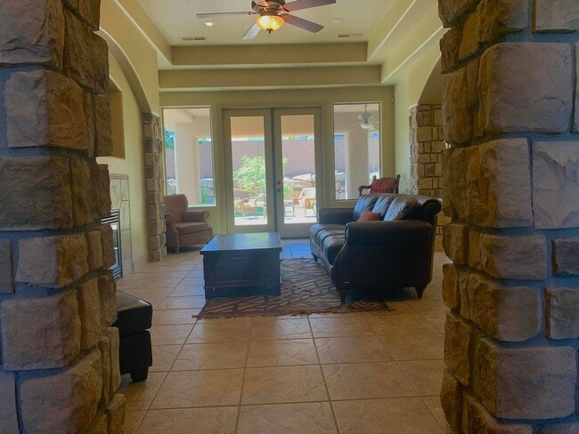 Building Photo - This Gorgeous Home is in the Tonaquint Ter...