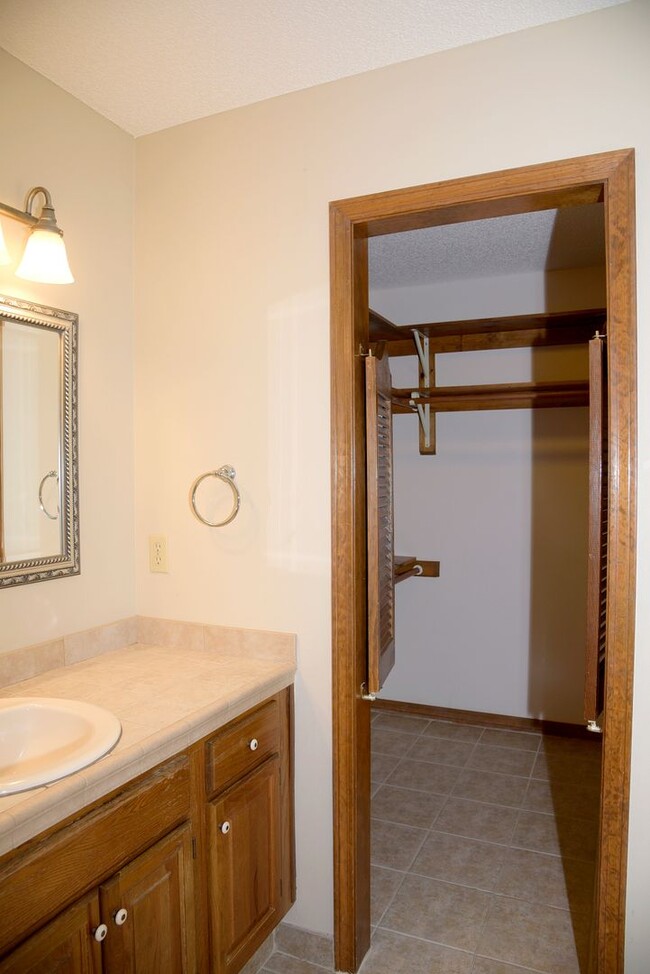 Building Photo - 3 Bedroom in Bluewater Bay!